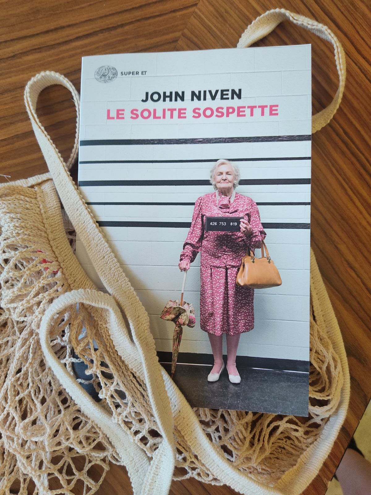 Le solite sospette – John Niven. Una strana banda di sessantenni rapinatrici
